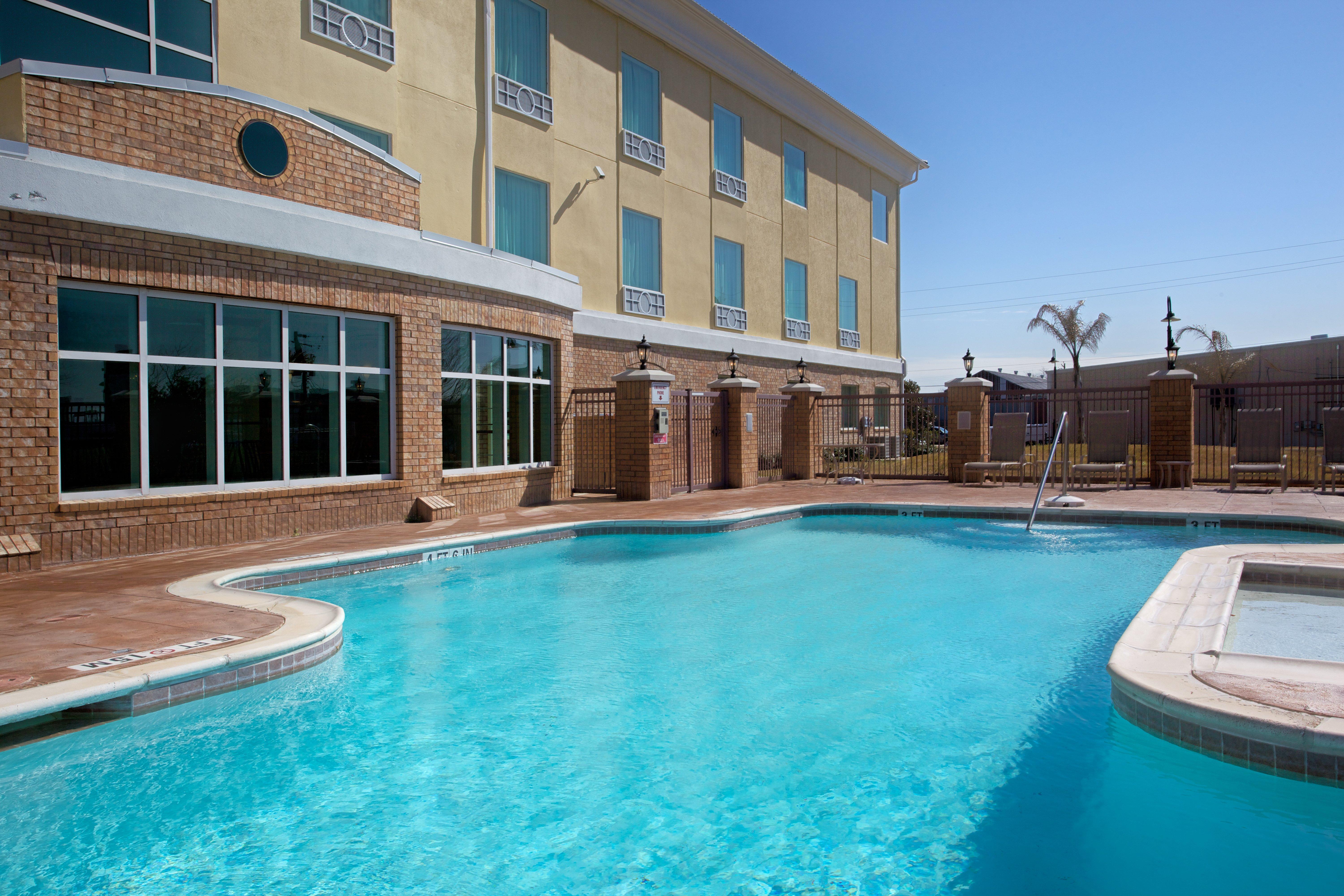 Holiday Inn Express Pearland, An Ihg Hotel Exterior photo